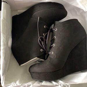 GBG Los Angeles women’s size 8 ankle boots